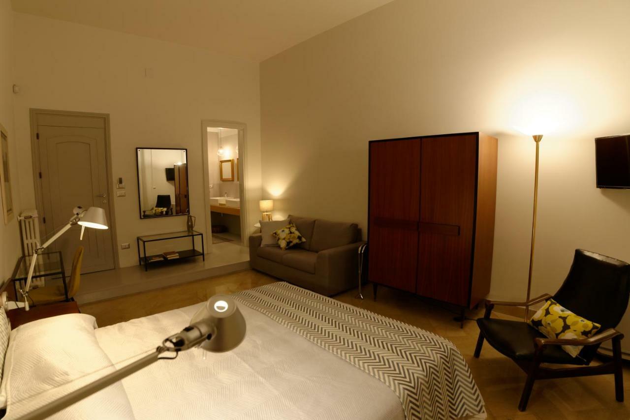 B&B Questa Casa Non E'Un Albergo Palermo Bagian luar foto