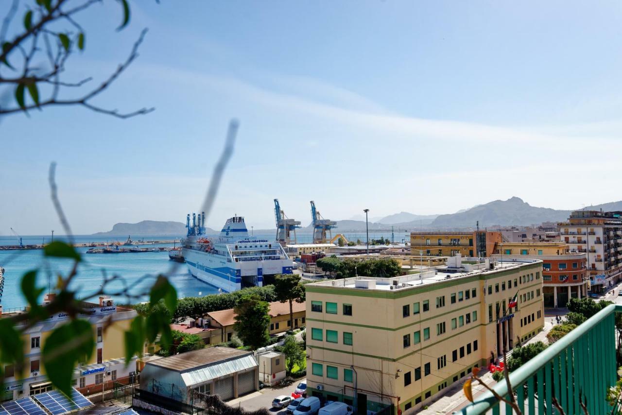 B&B Questa Casa Non E'Un Albergo Palermo Bagian luar foto