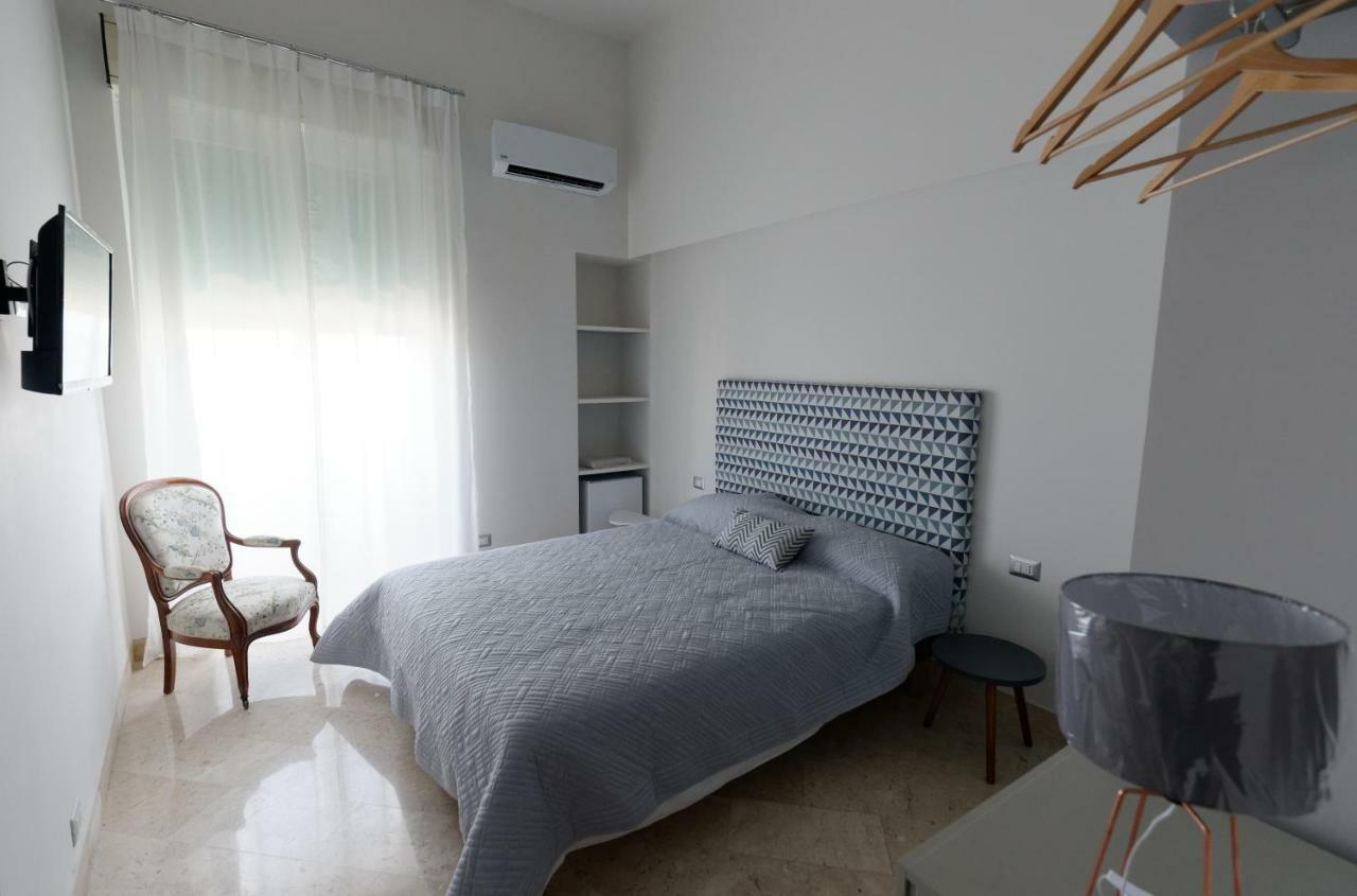 B&B Questa Casa Non E'Un Albergo Palermo Bagian luar foto