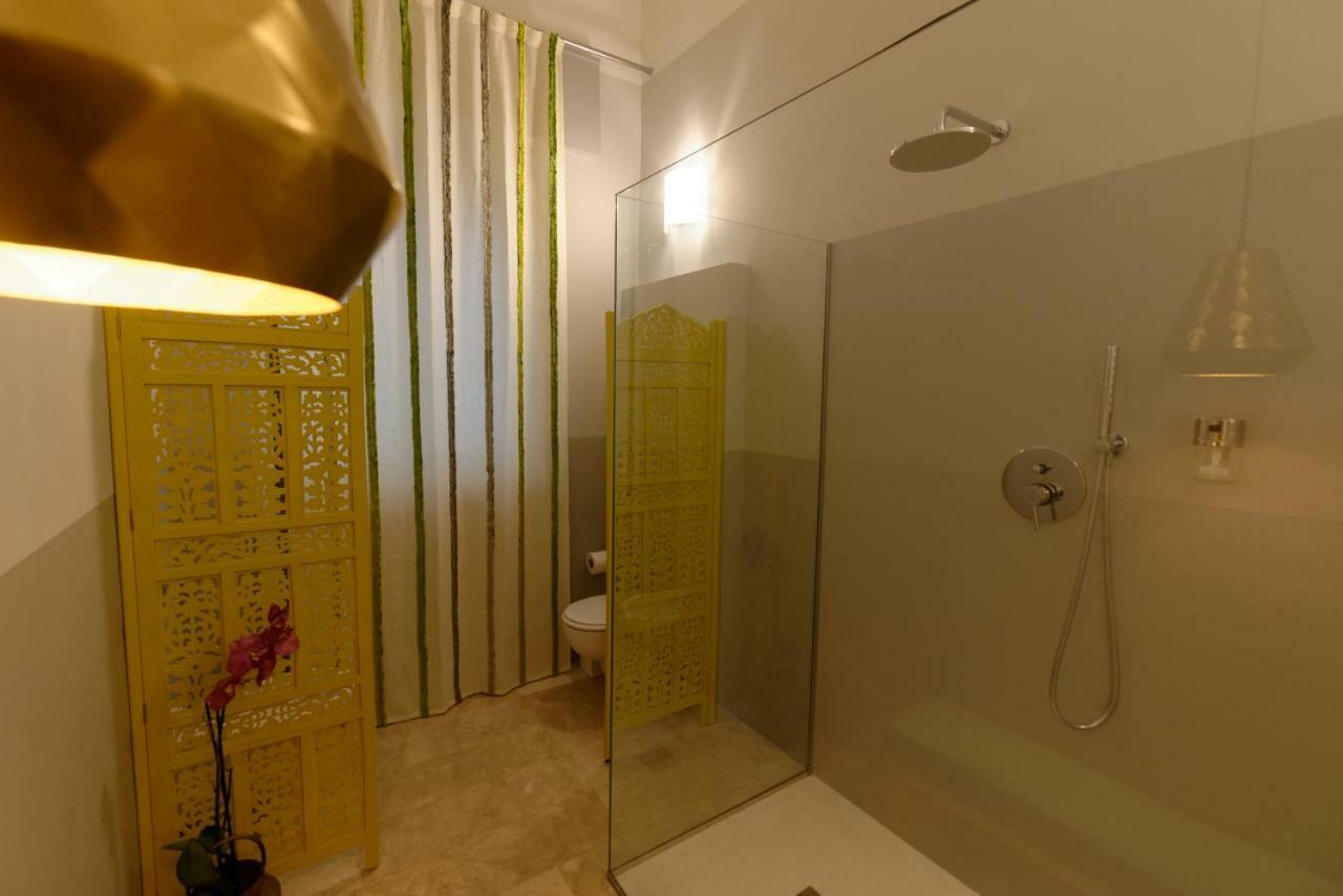 B&B Questa Casa Non E'Un Albergo Palermo Bagian luar foto