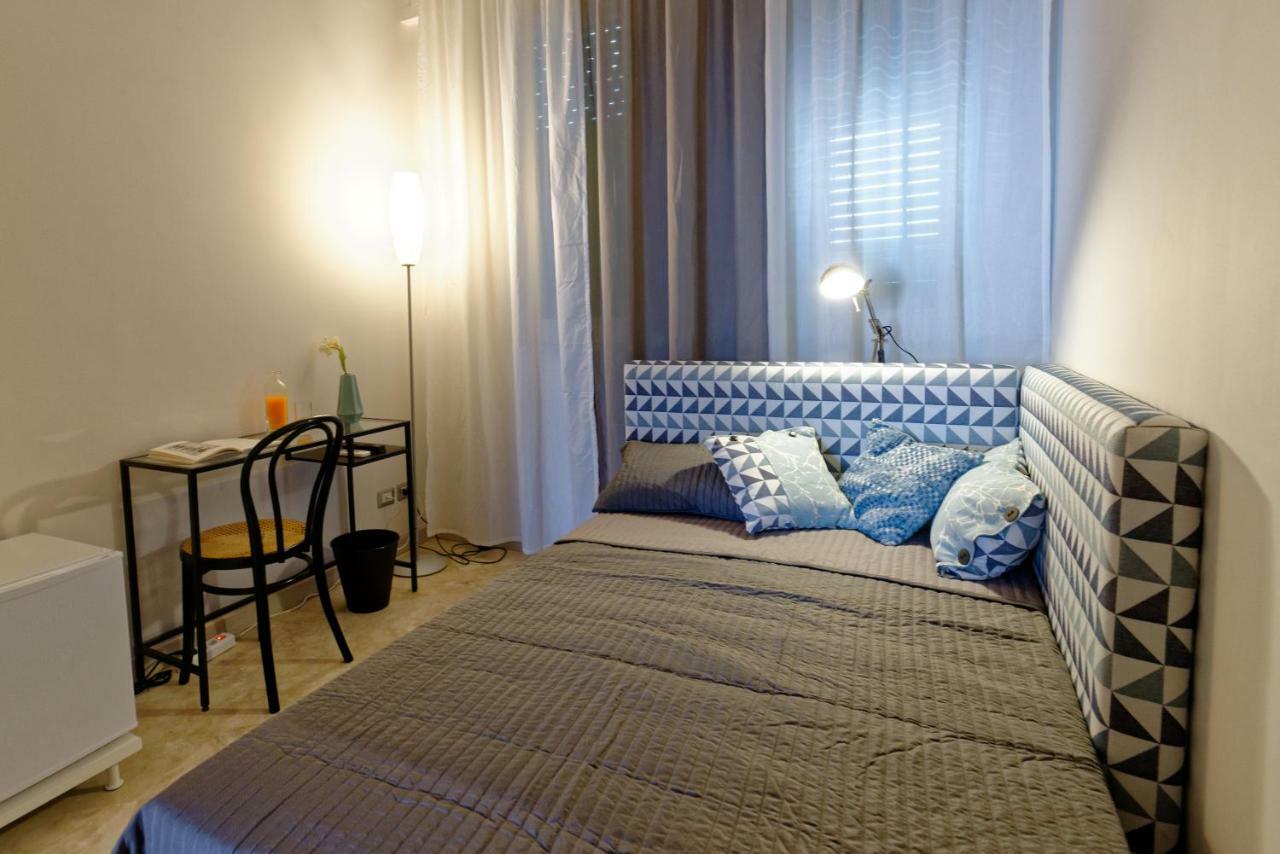 B&B Questa Casa Non E'Un Albergo Palermo Bagian luar foto