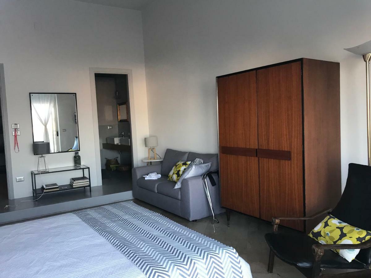 B&B Questa Casa Non E'Un Albergo Palermo Bagian luar foto