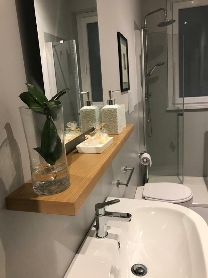 B&B Questa Casa Non E'Un Albergo Palermo Bagian luar foto