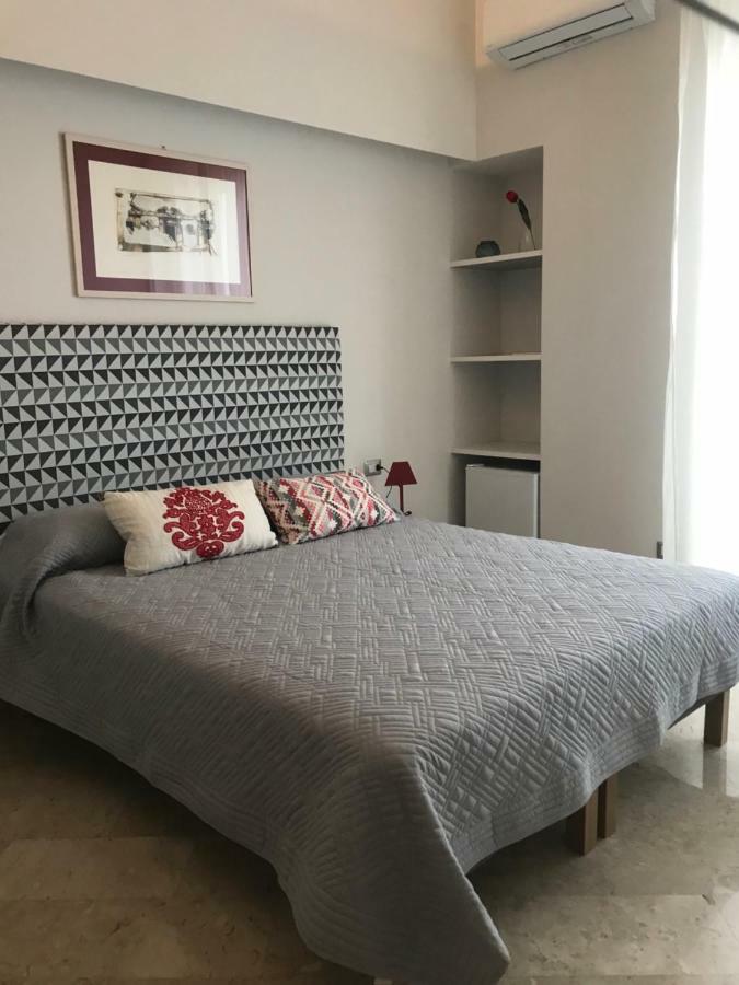 B&B Questa Casa Non E'Un Albergo Palermo Bagian luar foto